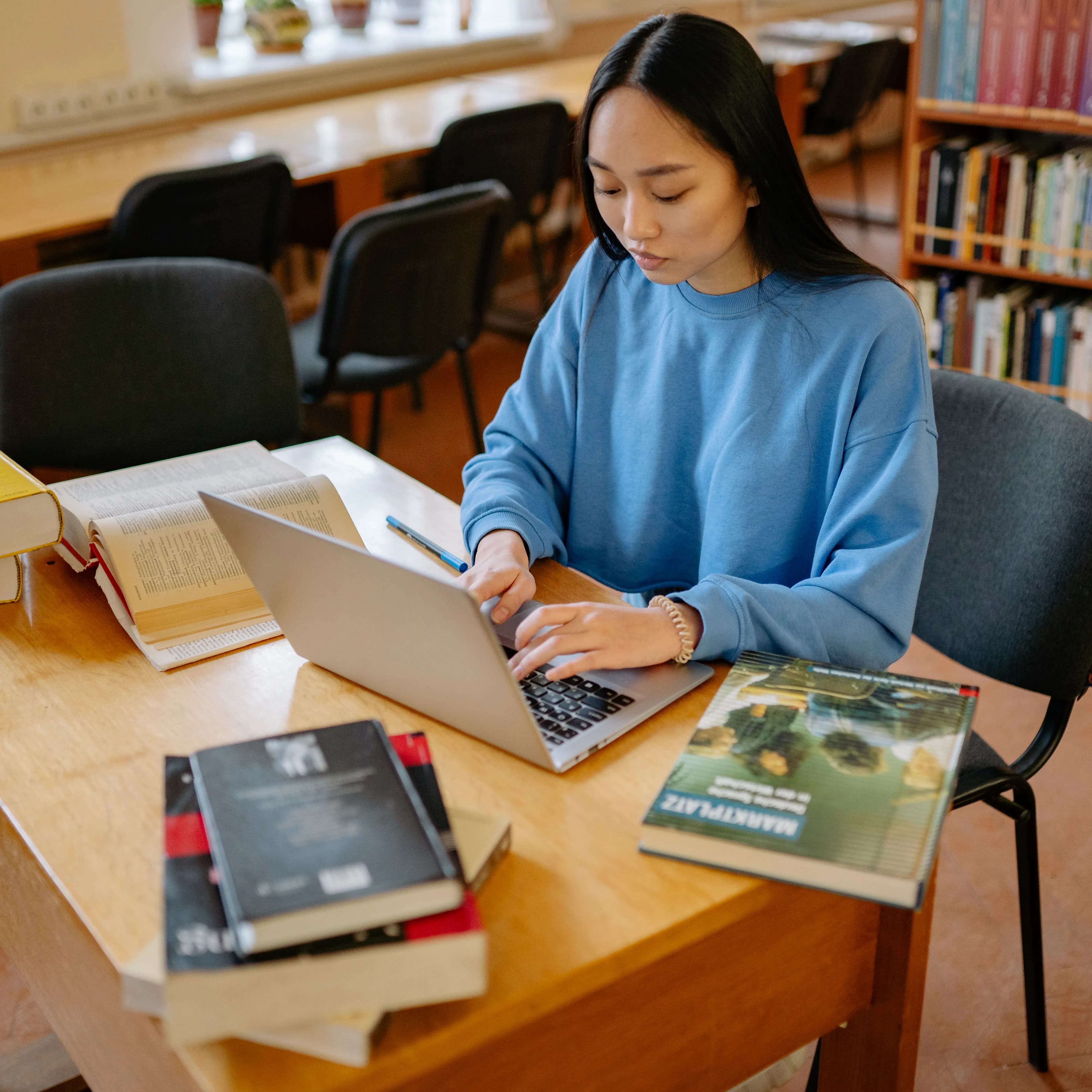 UCAS Personal Statement 2027: 3 Questions for International Students